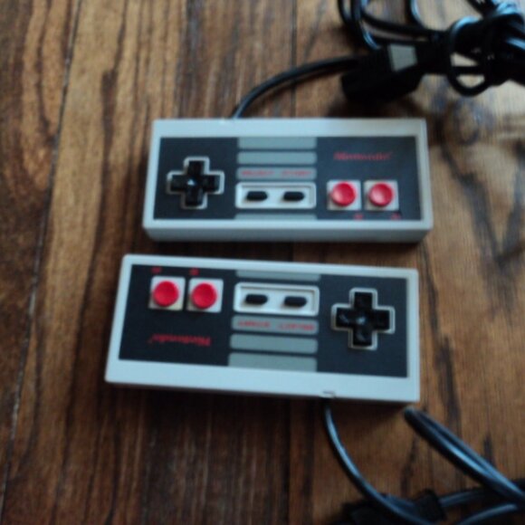 vintage Nintendo zapper and controllers~untested - Picture 4 of 5